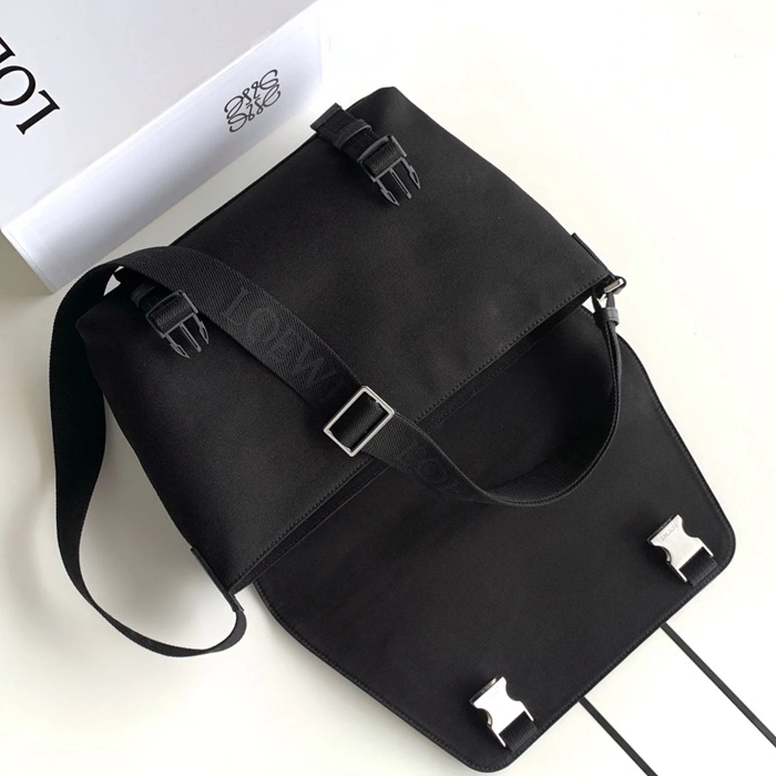 LOEWE 9100 中キャンバスメッセンジャー フレックス 緑チェック サイズ:38x27x9.5cm
