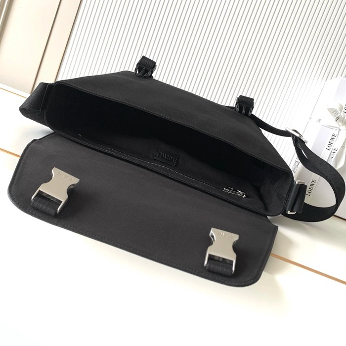 LOEWE 9100 中キャンバスメッセンジャー フレックス 緑チェック サイズ:38x27x9.5cm