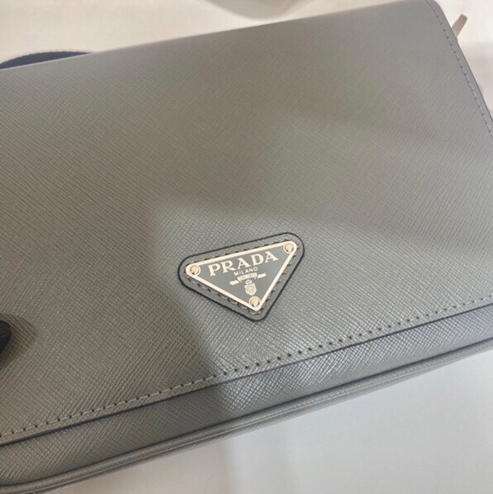 PRADA 2VD059 サフィアーノショルダー サイズ:22x14.5cm