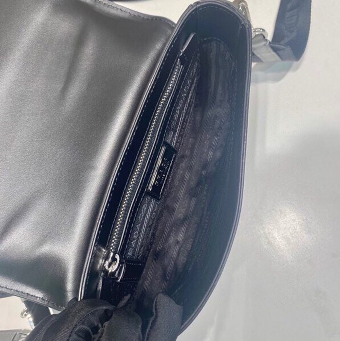 PRADA 2VD059 サフィアーノショルダー サイズ:22x14.5cm