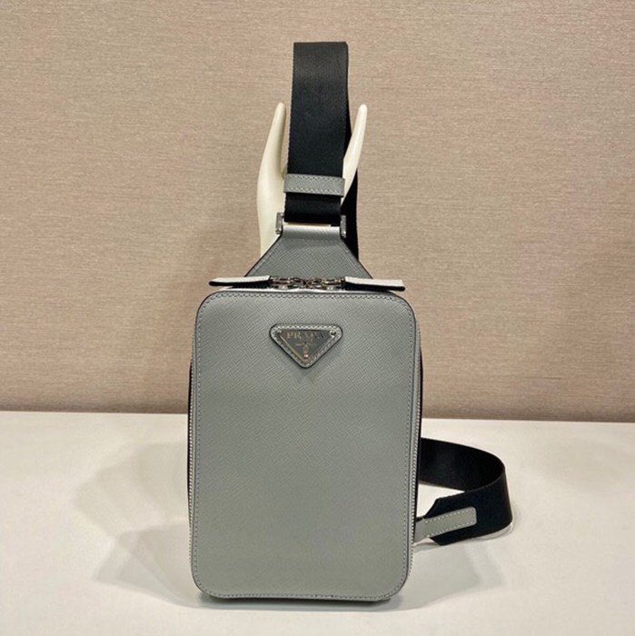 PRADA 2VZ106 胸バッグ サイズ:20x14cm