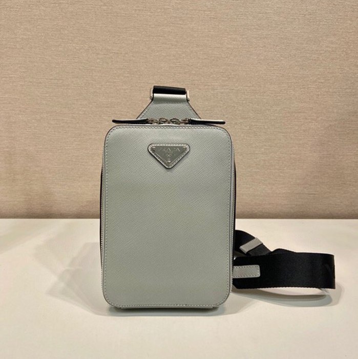 PRADA 2VZ106 胸バッグ サイズ:20x14cm