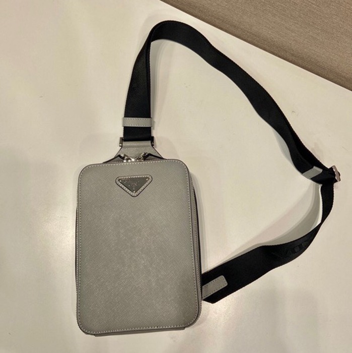 PRADA 2VZ106 胸バッグ サイズ:20x14cm