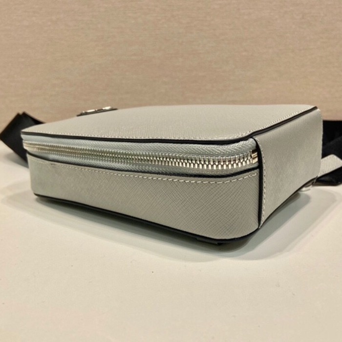 PRADA 2VZ106 胸バッグ サイズ:20x14cm