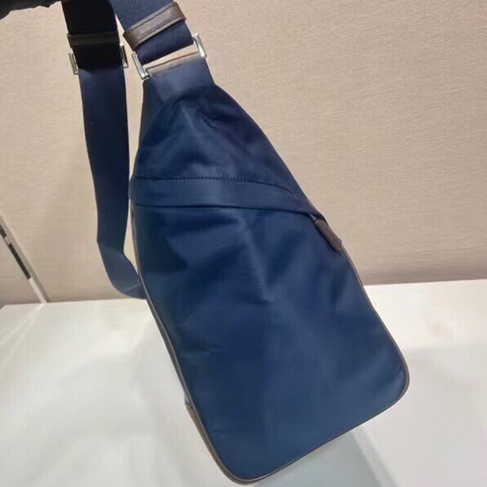 PRADA 2VH180 メッセンジャー サイズ:34x34x17cm