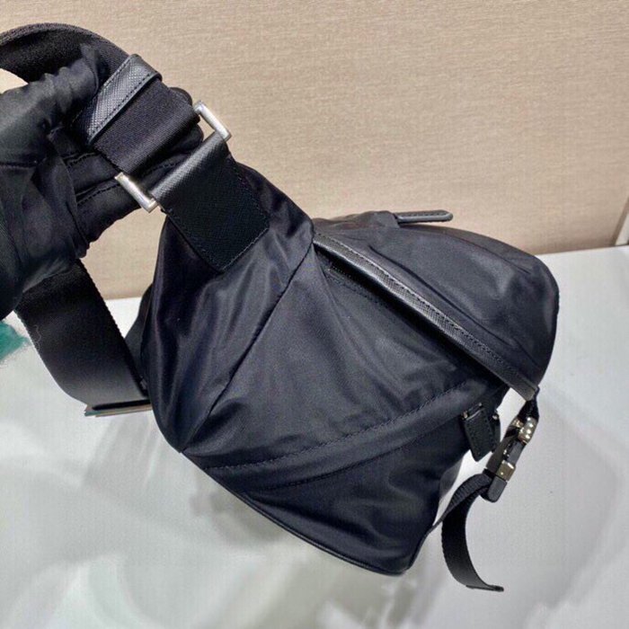 PRADA 2VH991A メッセンジャー サイズ:32x18x16cm