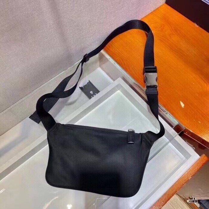 PRADA 2VH128 ウエストバッグ サイズ:19x13x2.5cm