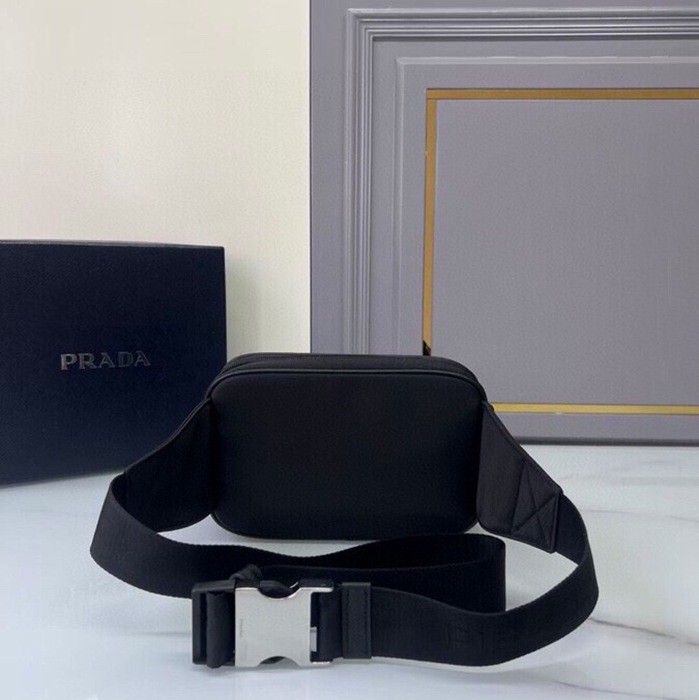 PRADA 黒布×レザー胸腰バッグ サイズ:21x12.5x4.5cm