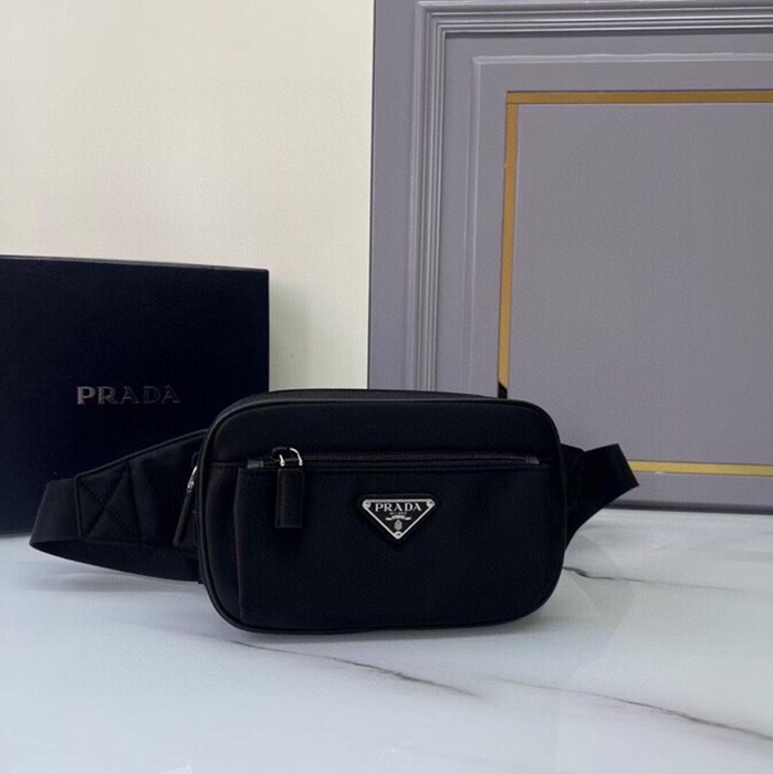PRADA 黒布×レザー胸腰バッグ サイズ:21x12.5x4.5cm