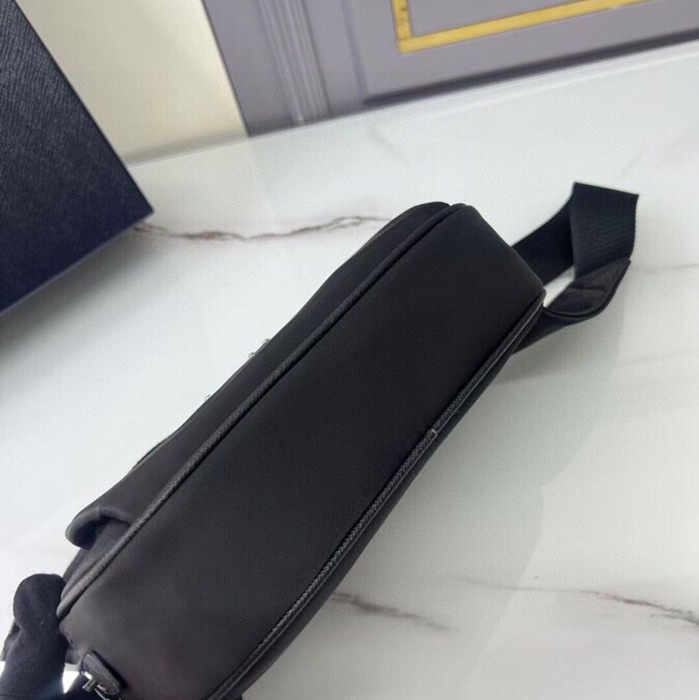 PRADA 黒布×レザー胸腰バッグ サイズ:21x12.5x4.5cm