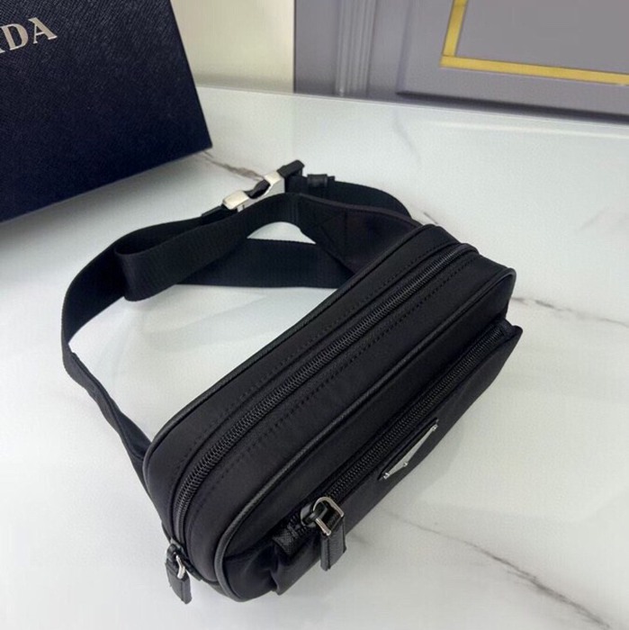 PRADA 黒布×レザー胸腰バッグ サイズ:21x12.5x4.5cm