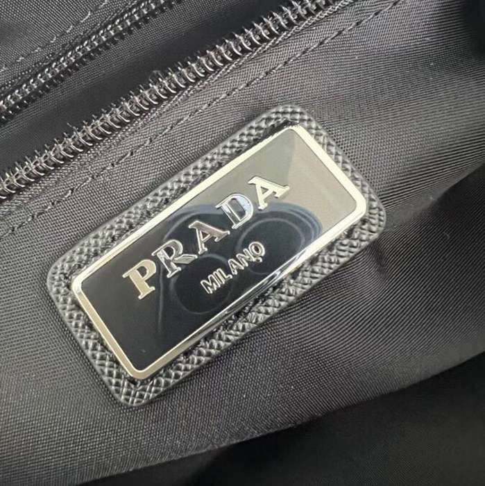 PRADA 黒布×レザー胸腰バッグ サイズ:21x12.5x4.5cm
