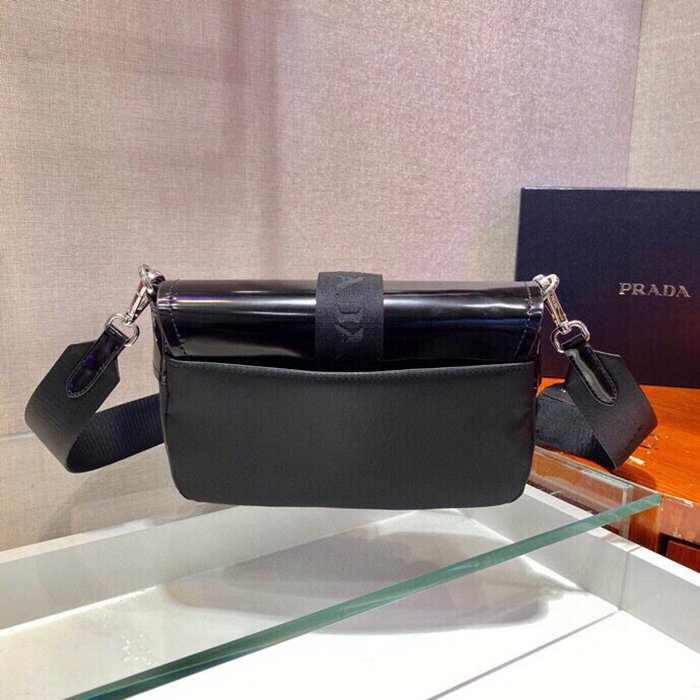 PRADA 1BD295 ナイロンショルダー サイズ:23x12.5x5.5cm