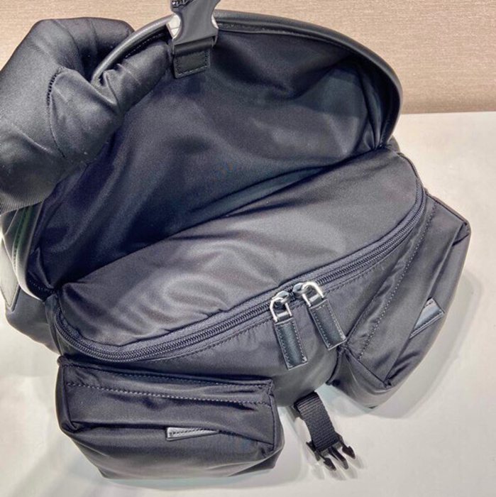 PRADA 2VH175 ショルダー サイズ:27x18cm