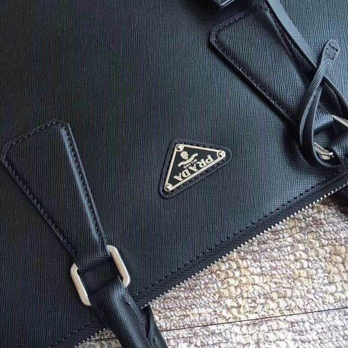 PRADA 2VG030V メンズバッグ サイズ:38x29cm