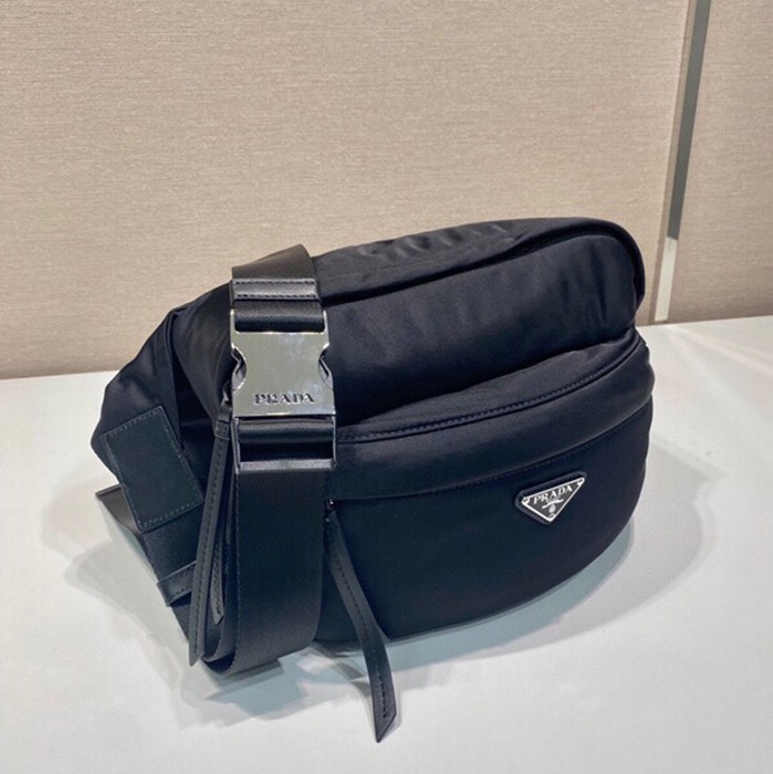 PRADA 2VH038B メッセンジャー サイズ:26x20x10cm