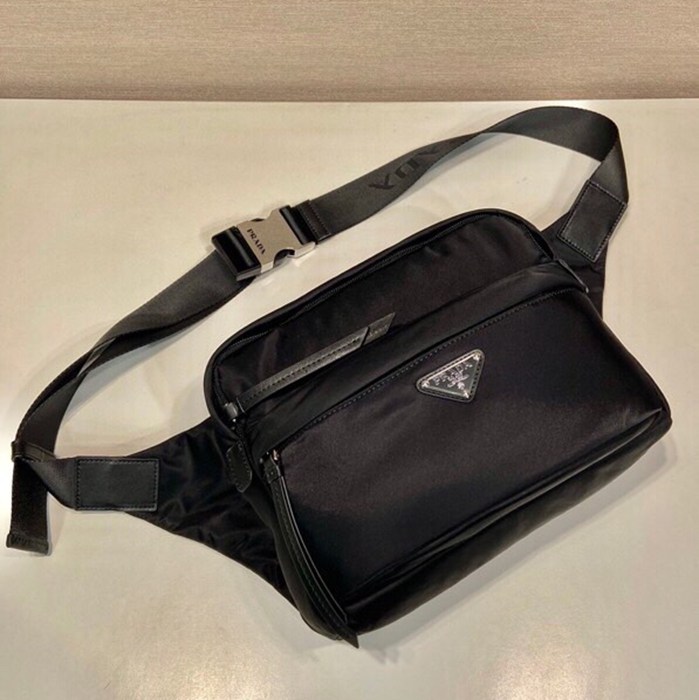 PRADA 2VH038B メッセンジャー サイズ:26x20x10cm