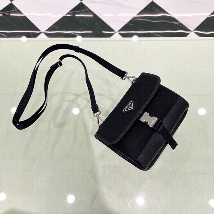 PRADA 2ZH108 スマホバッグ 横型 サイズ:18x12.5x2.5cm