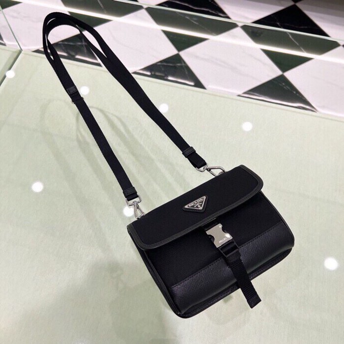 PRADA 2ZH108 スマホバッグ 横型 サイズ:18x12.5x2.5cm