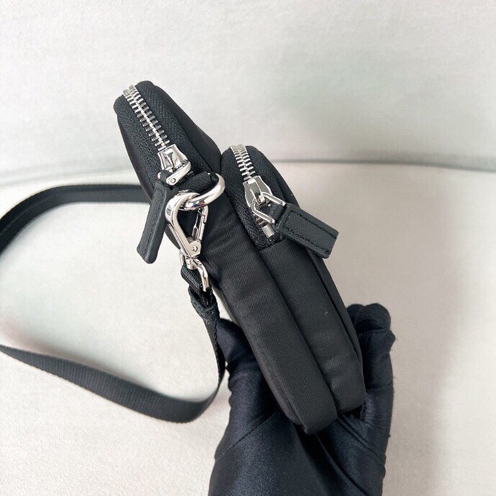PRADA 2ZT024 スマホバッグ 縦型 サイズ:17x11x4.5cm