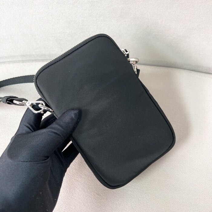PRADA 2ZT024 スマホバッグ 縦型 サイズ:17x11x4.5cm