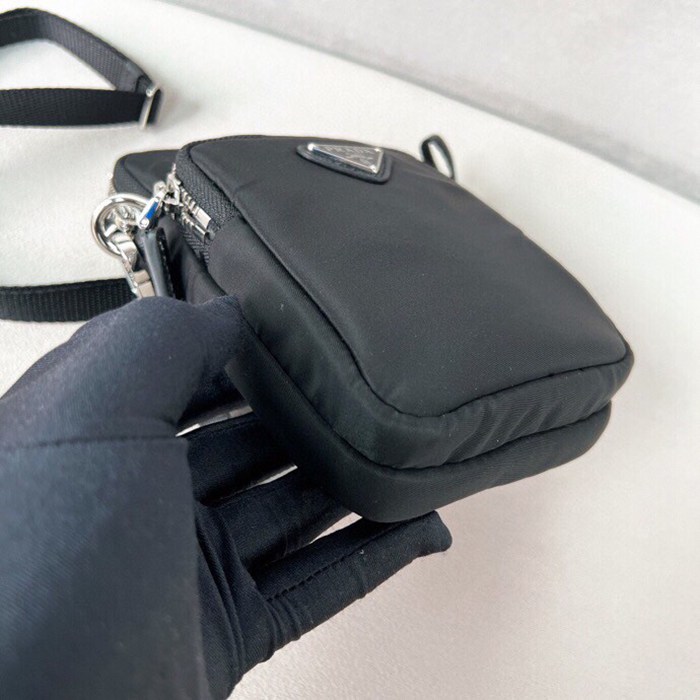 PRADA 2ZT024 スマホバッグ 縦型 サイズ:17x11x4.5cm