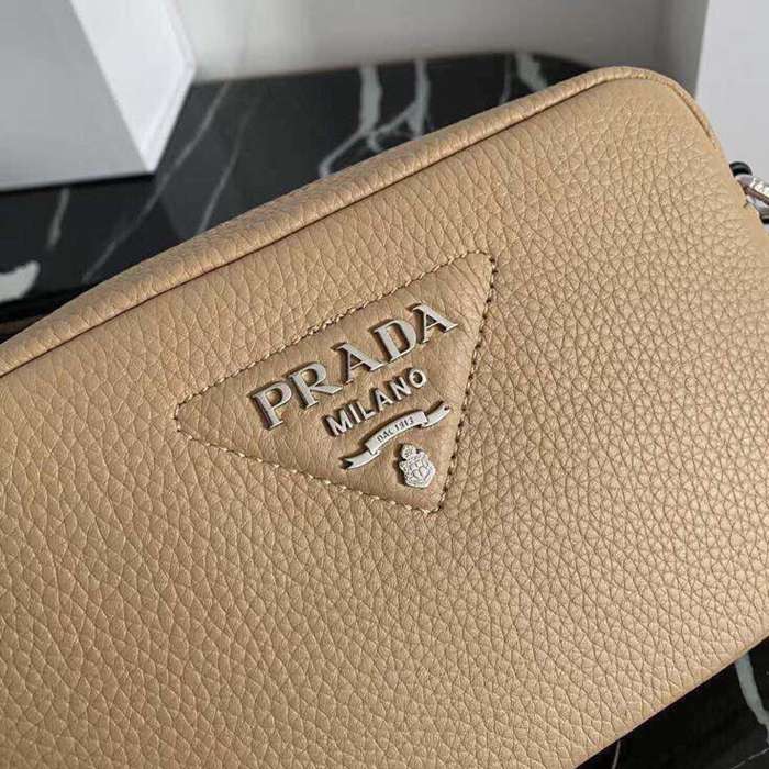 PRADA 1BH192 ダブルストラップ 小 サイズ:19x12cm