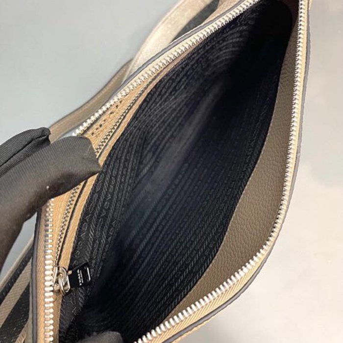 PRADA 1BH050 ダブルストラップ サイズ:30x19.5cm
