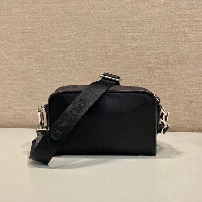 PRADA 2VH172 十字紋ショルダー サイズ:18x11.5cm