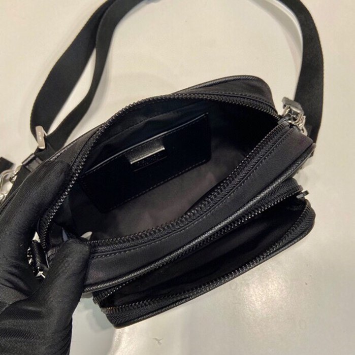 PRADA 2VH172 十字紋ショルダー サイズ:18x11.5cm
