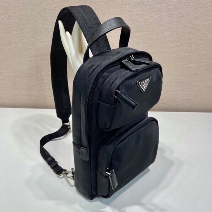 PRADA 2VZ105 胸バッグ サイズ:31x20cm