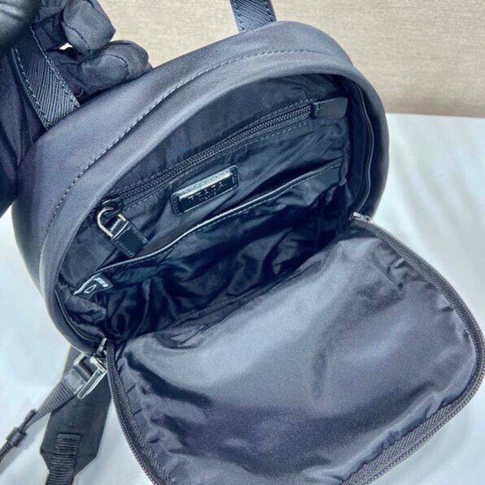 PRADA 2VZ105 胸バッグ サイズ:31x20cm
