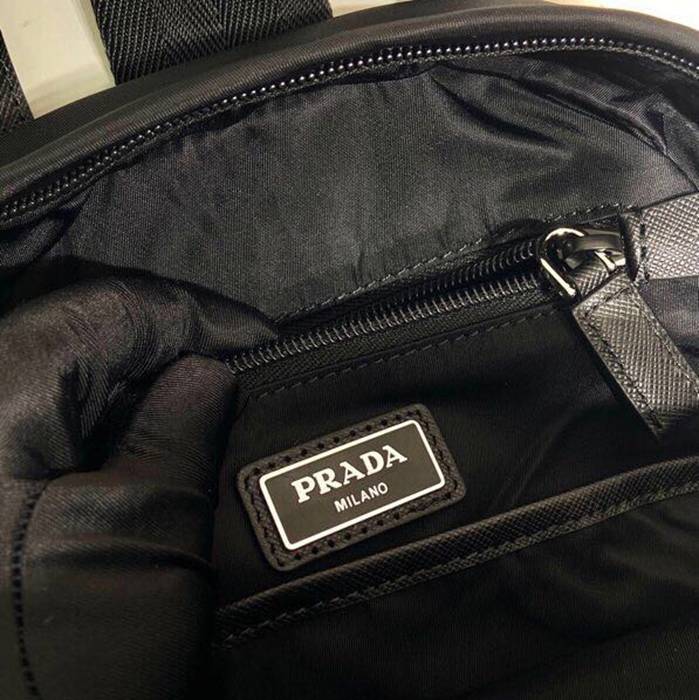 PRADA 2VZ105 胸バッグ サイズ:31x20cm