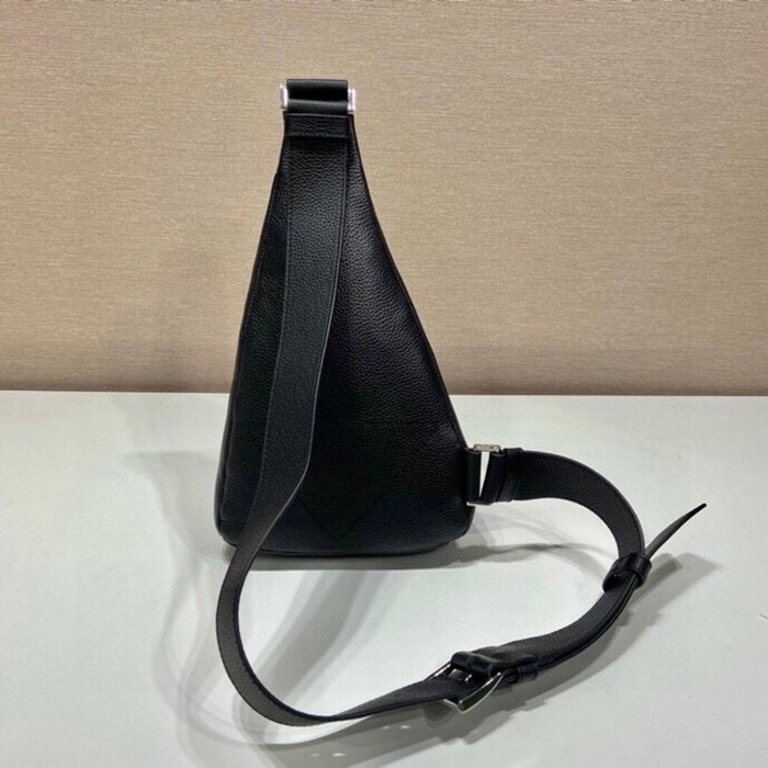 PRADA 2VZ098 胸バッグ サイズ:32x17x6.5cm