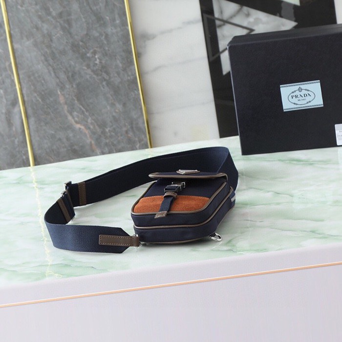 PRADA 2ZH194 スマホ胸バッグ サイズ:17x11.5x4.5cm