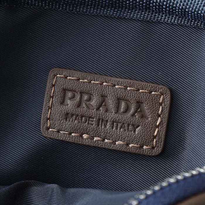 PRADA 2ZH194 スマホ胸バッグ サイズ:17x11.5x4.5cm