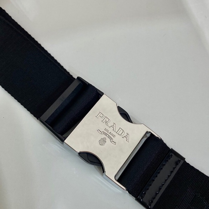PRADA 2VH156A ウエストバッグ サイズ:21x13x2.5cm