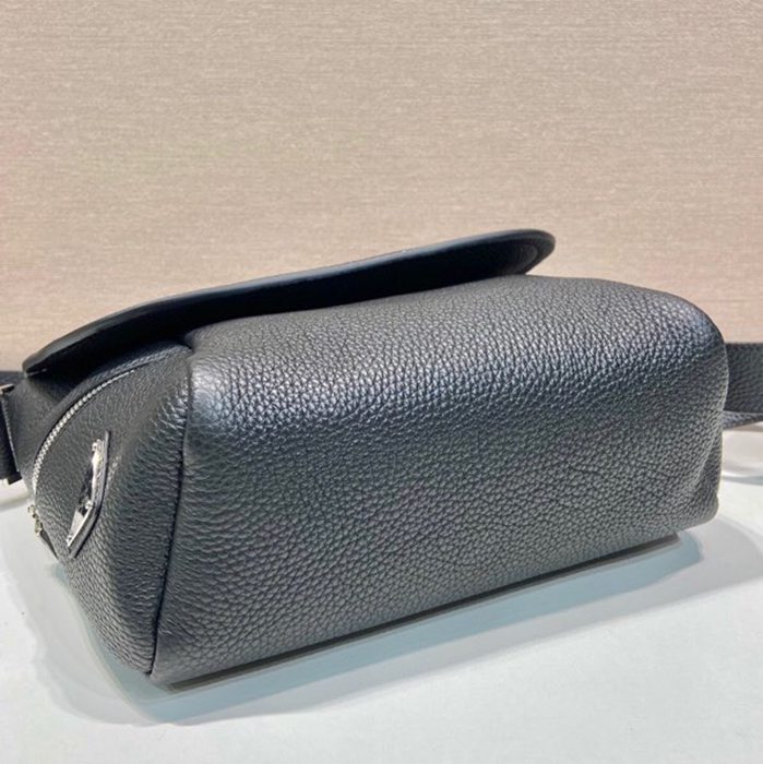 PRADA 2VD056 フラップショルダー サイズ:22x22x12cm