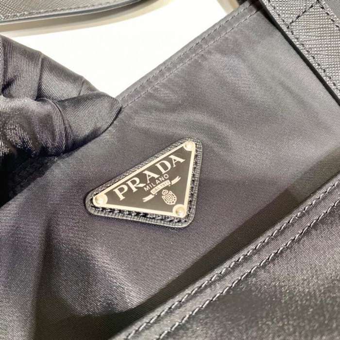 PRADA 1BG052 ナイロントート サイズ:35x29x15.5cm
