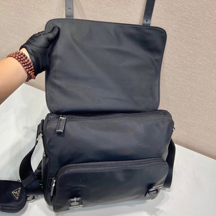 PRADA 1BD953B メッセンジャー エコラベル サイズ:27x20.5x12cm