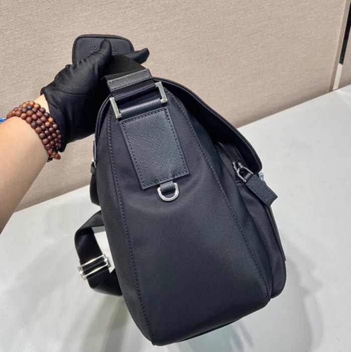PRADA 1BD953B メッセンジャー エコラベル サイズ:27x20.5x12cm
