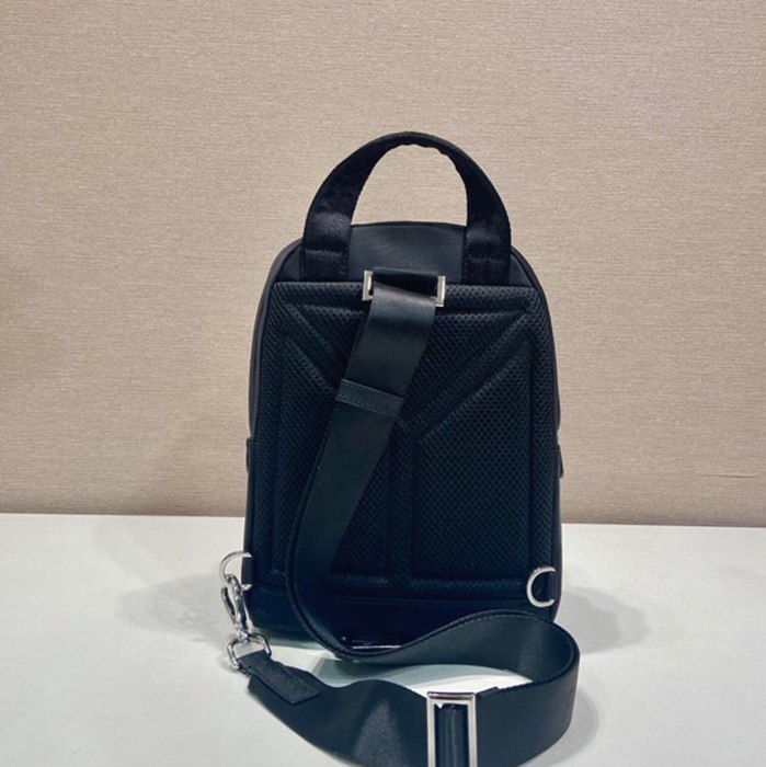 PRADA 2VZ116 胸バッグ サイズ:27x20cm
