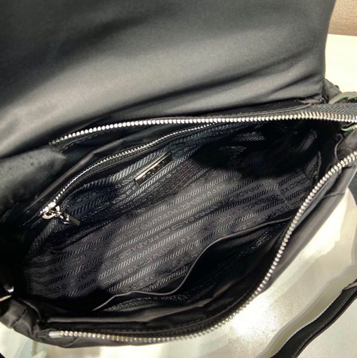 PRADA 1BD290 3in1中 サイズ:24x24x8.5cm