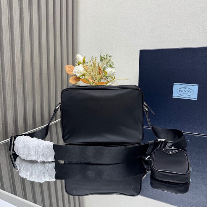 PRADA 2VH048 ナイロンショルダー サイズ:23x16cm