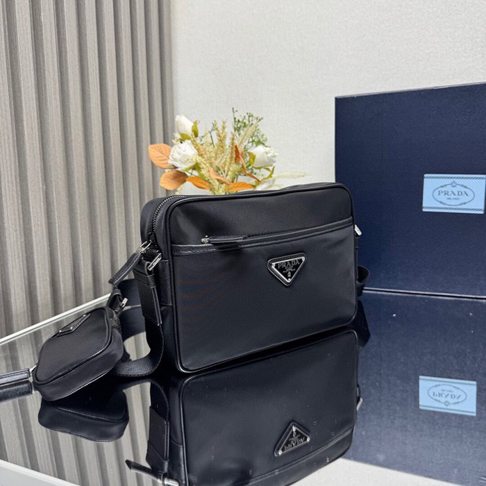 PRADA 2VH048 ナイロンショルダー サイズ:23x16cm