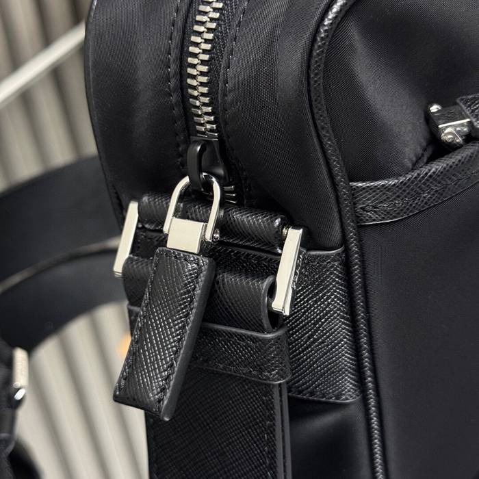 PRADA 2VH048 ナイロンショルダー サイズ:23x16cm
