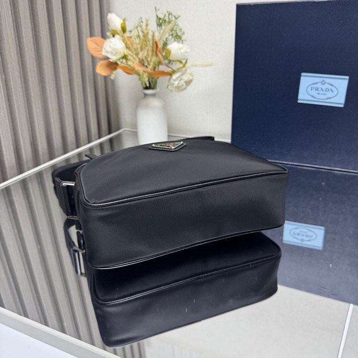PRADA 2VH048 ナイロンショルダー サイズ:23x16cm