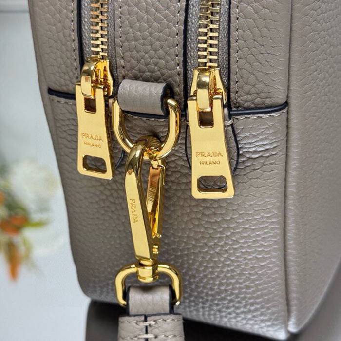 PRADA 1BH082 ダブルストラップ サイズ:22x14.5x8.5cm