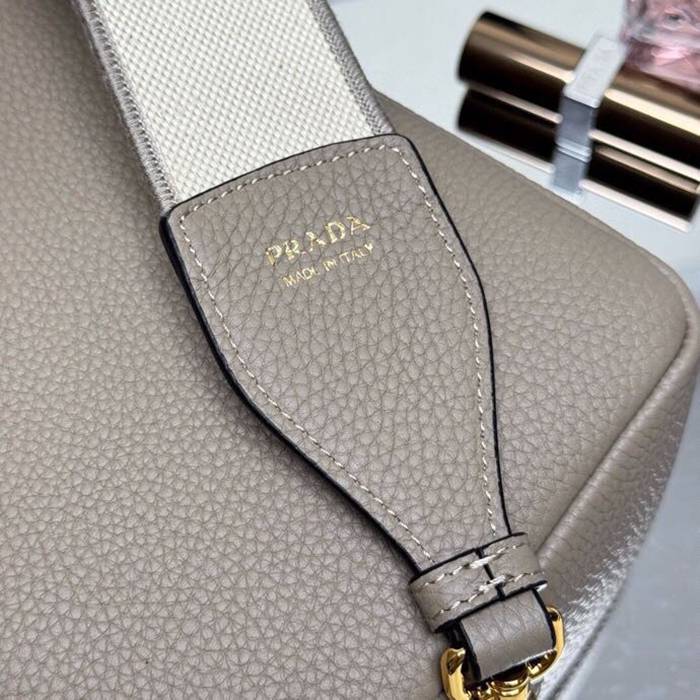 PRADA 1BH082 ダブルストラップ サイズ:22x14.5x8.5cm