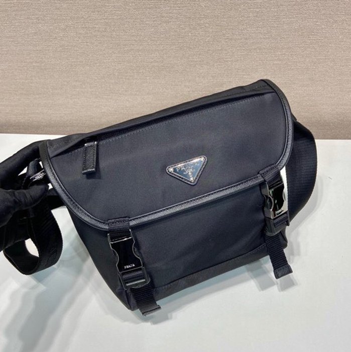 PRADA 2VD066 メッセンジャー 小 サイズ:20x19x10cm